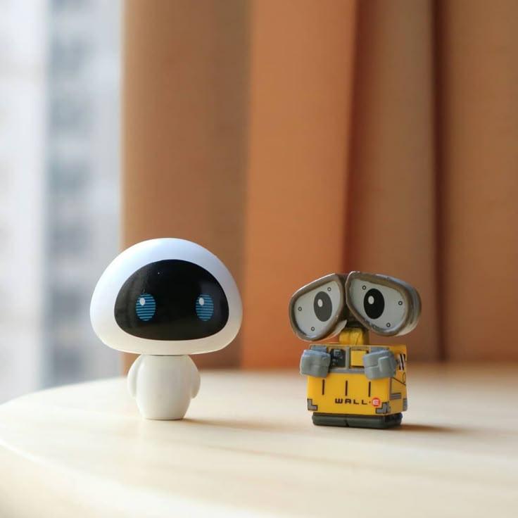 Wall-E & Eve Figure Duo